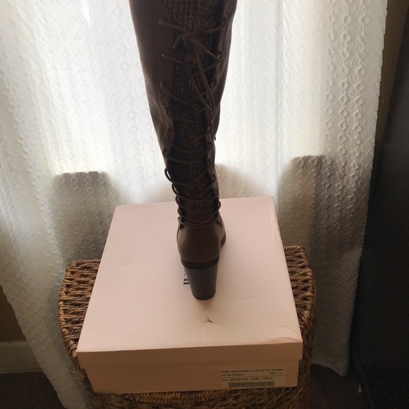 Heeled lace up boots - Picture 3 of 6